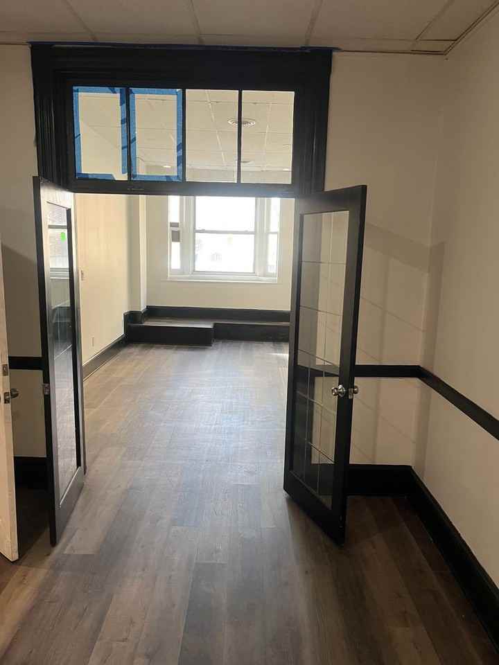 1303 N Charles Street - Photo 4 of 10