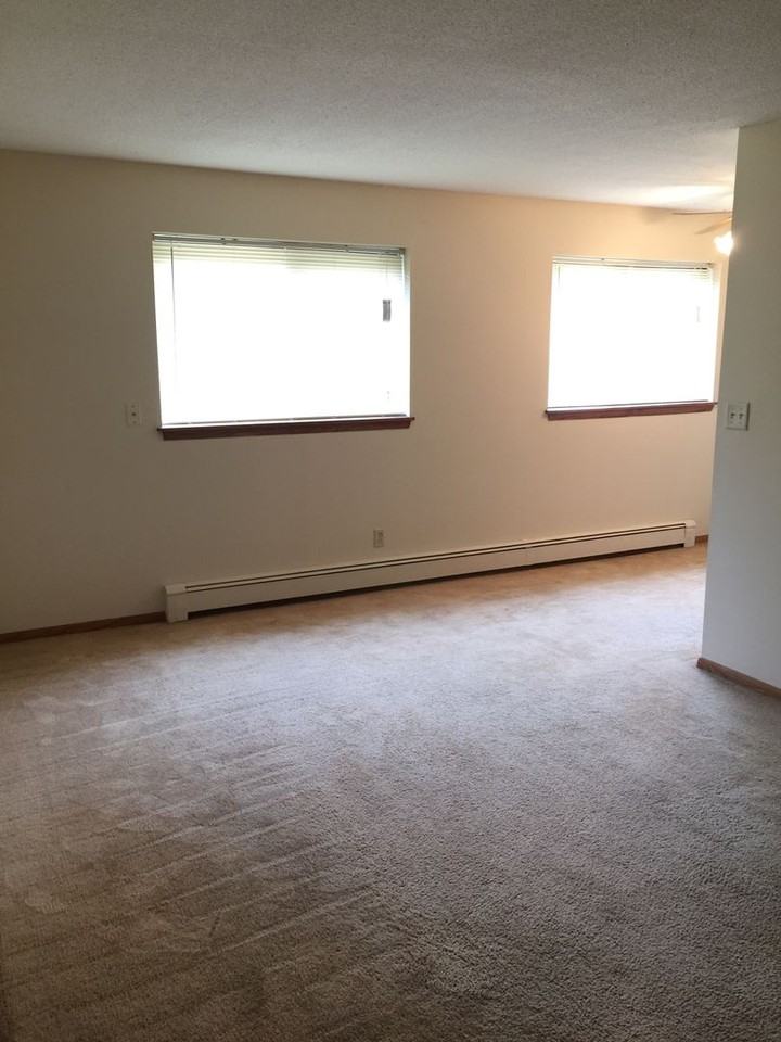 1725 Kenwood Ave - Photo 6 of 15