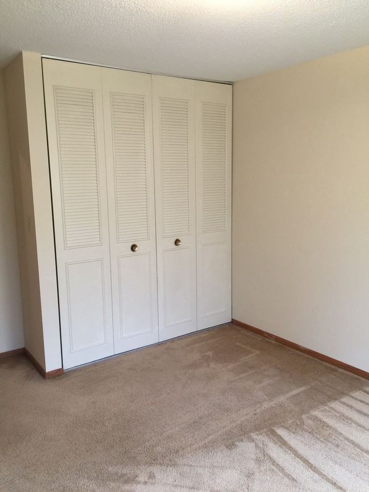 1725 Kenwood Ave - Photo 7 of 15