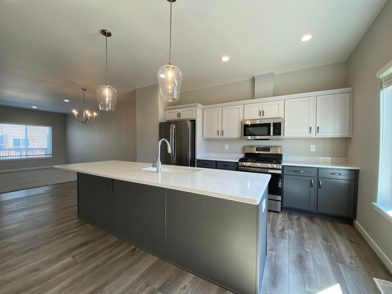 986 Dubs Dr - Photo 3 of 30