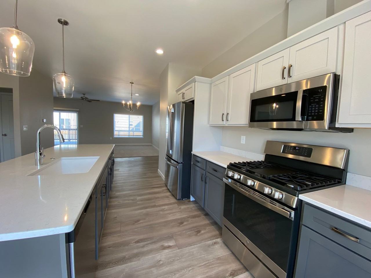 986 Dubs Dr - Photo 4 of 30