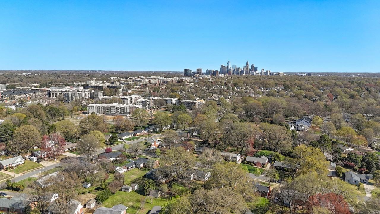 324 Webster Pl - Photo 2 of 32