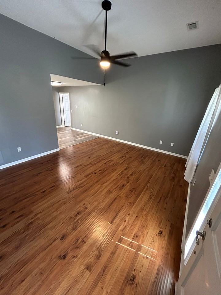 405 Charlotte Dr - Photo 2 of 21