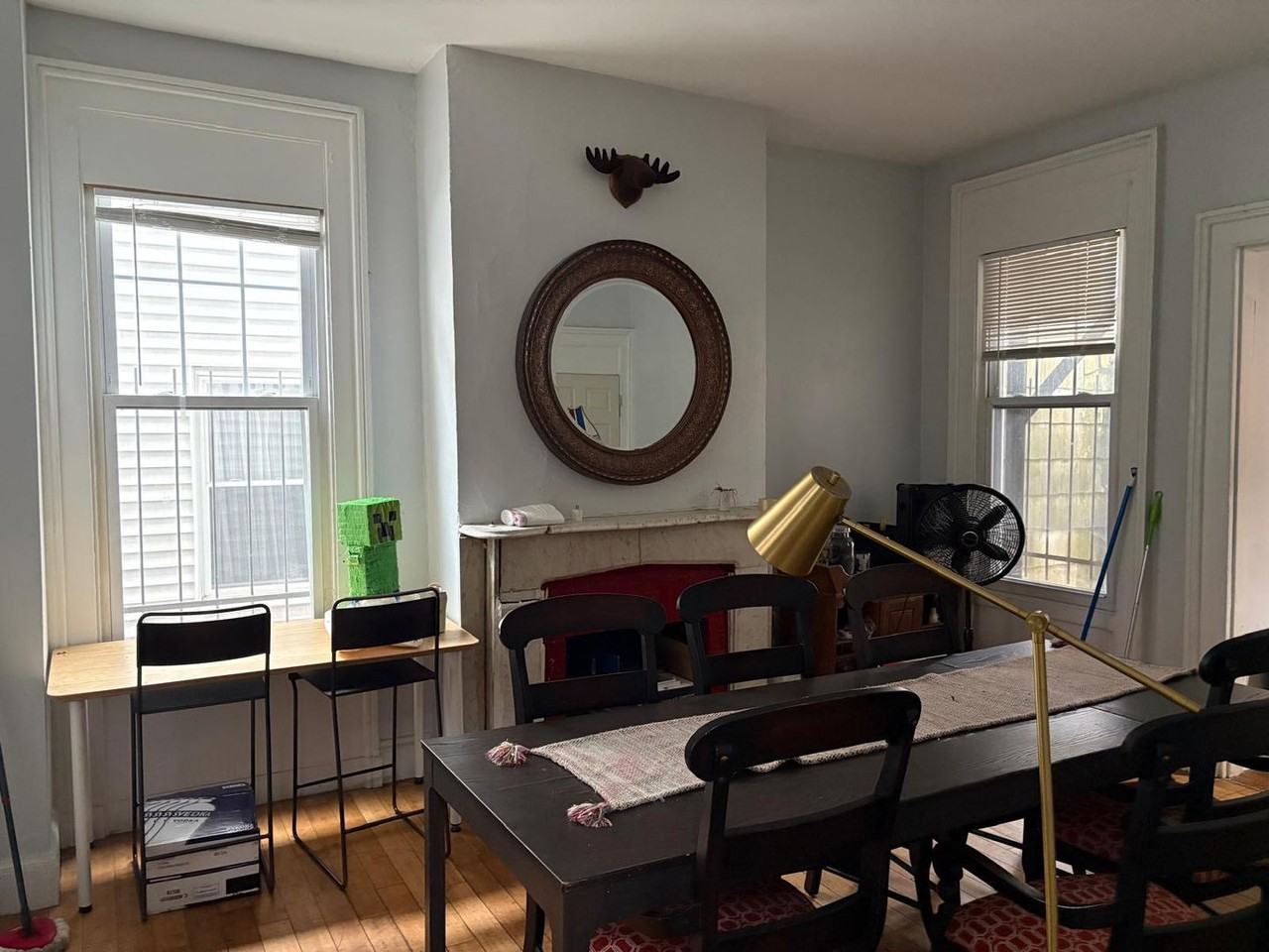 395 Crown St - Photo 4 of 18