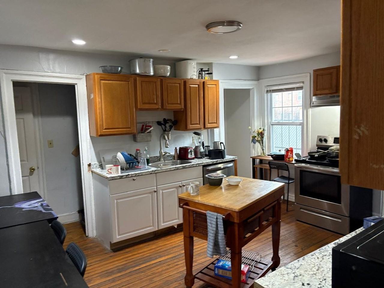 395 Crown St - Photo 6 of 18