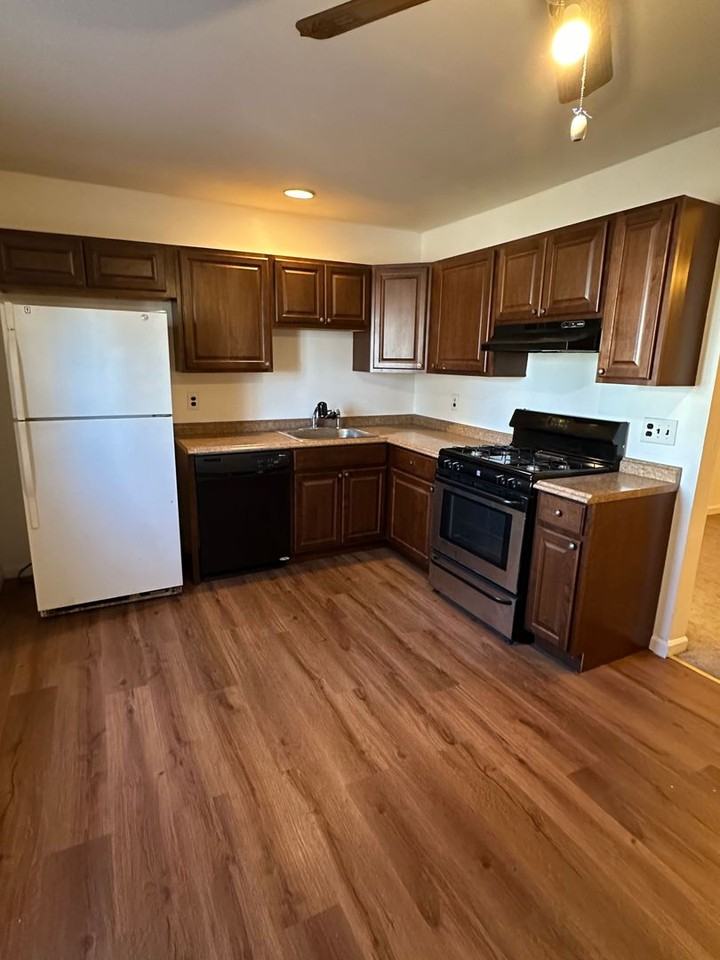 25 Crosswicks St - Photo 4 of 13