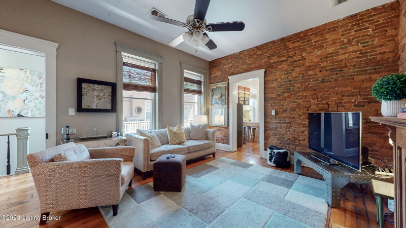 831 E Washington St #2A - Photo 2 of 19