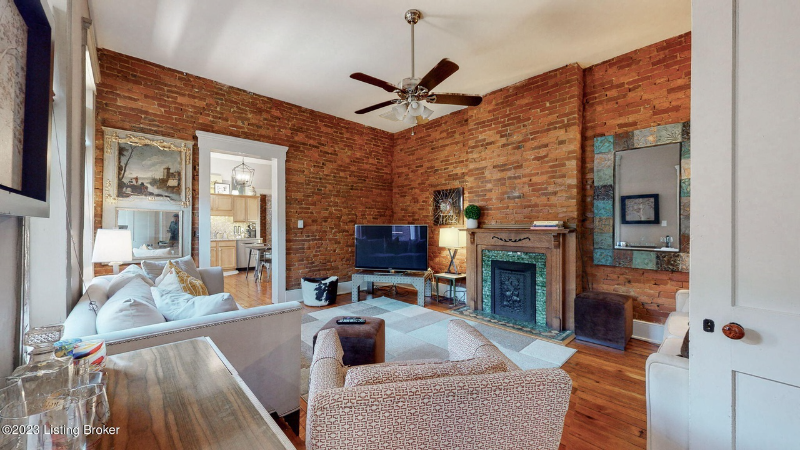 831 E Washington St #2A - Photo 3 of 19