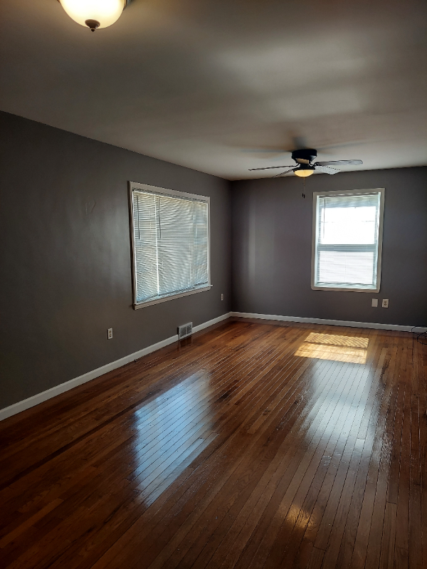 214 S Comstock St - Photo 2 of 17