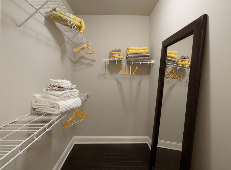 401 N Clark St - Photo 4 of 13