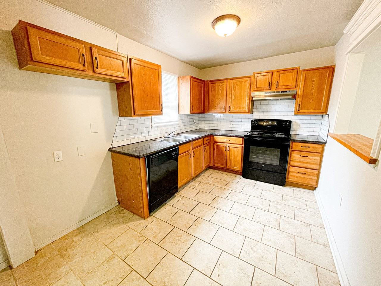 1417 Nw 95th St - Photo 2 of 27