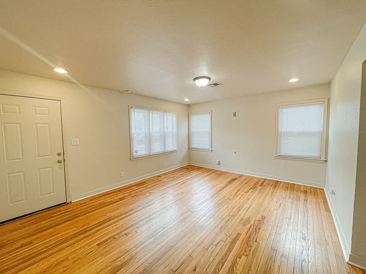 1417 Nw 95th St - Photo 3 of 27