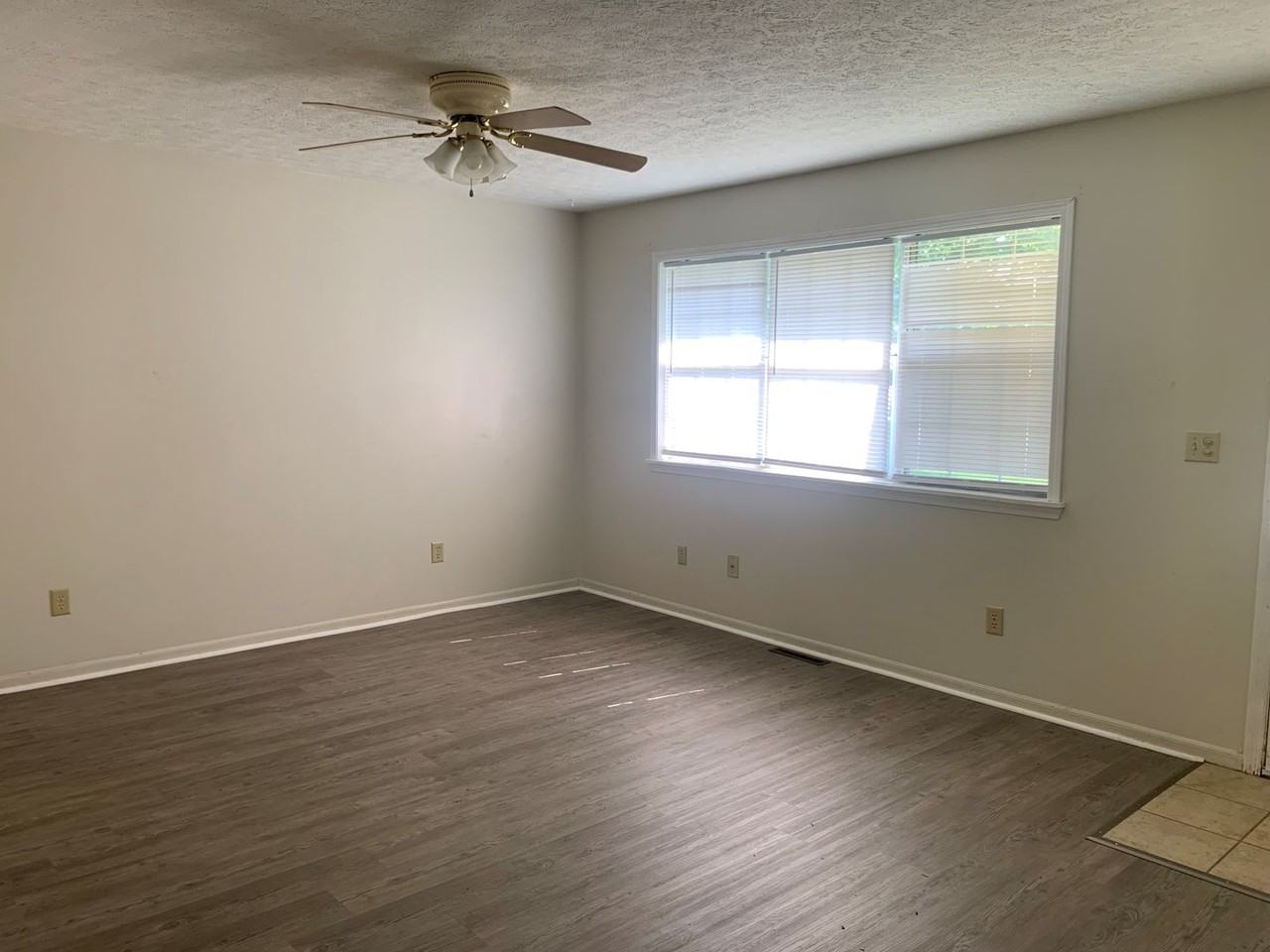 21925 Highway Y - Photo 2 of 19
