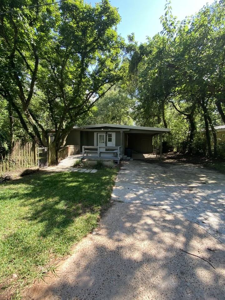 1607 Sharkey St - Photo 2 of 11