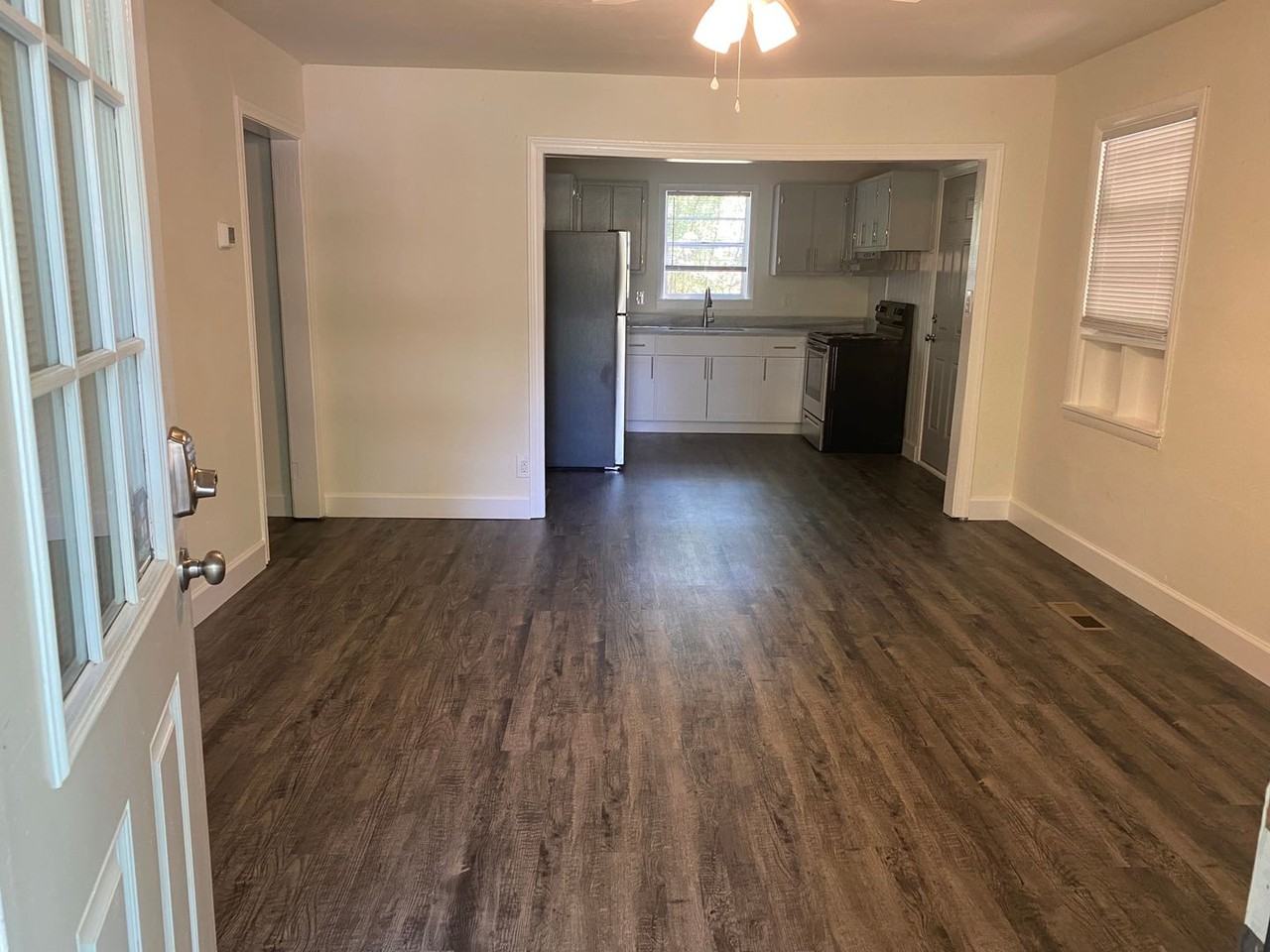 1607 Sharkey St - Photo 3 of 11