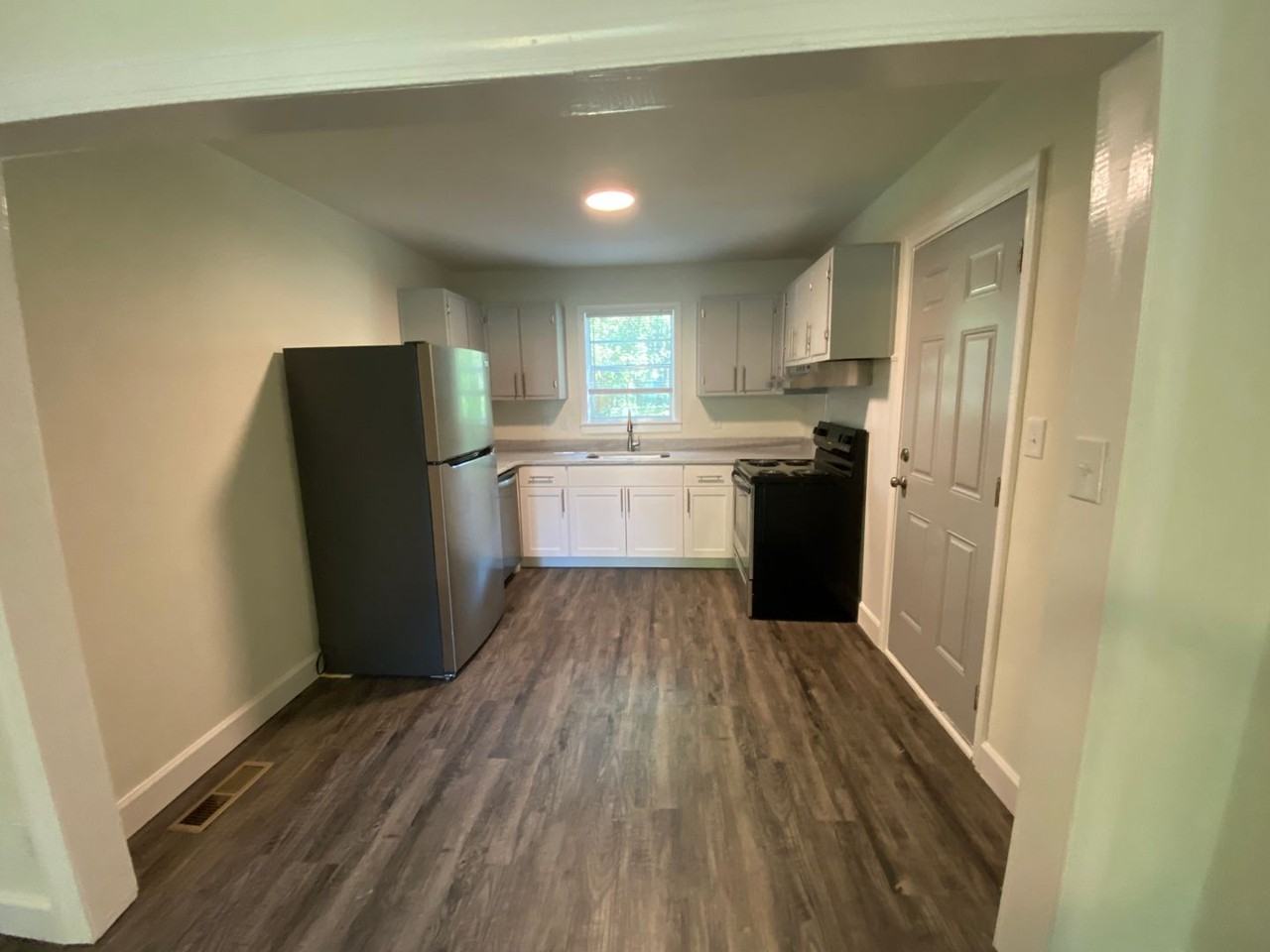 1607 Sharkey St - Photo 6 of 11