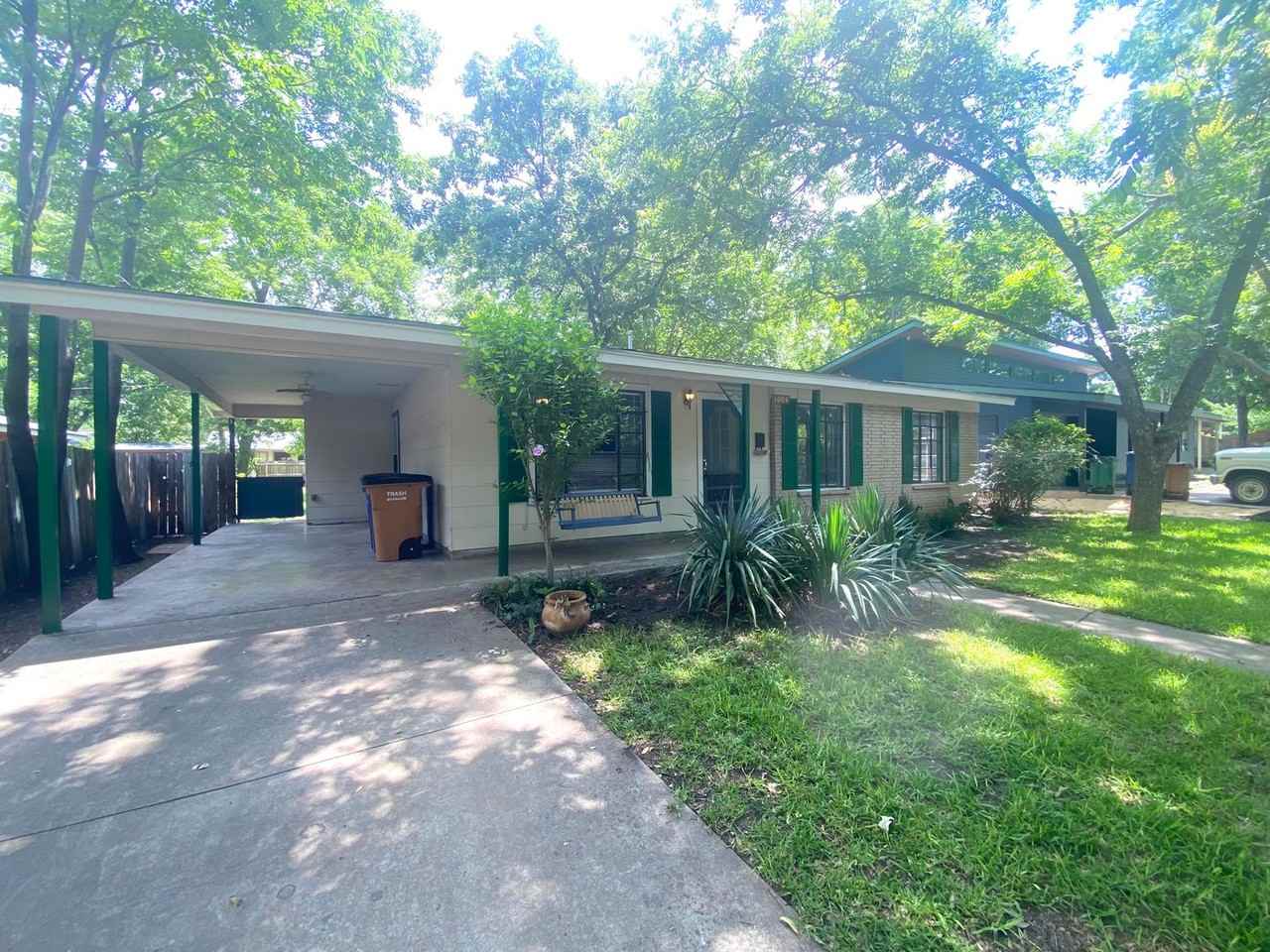 1004 Arcadia Ave - Photo 2 of 26
