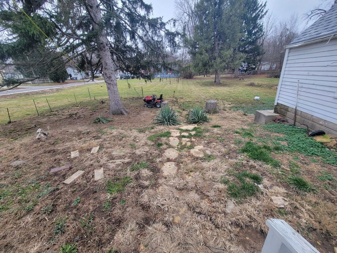 2111 W 8th St - Photo 7 of 10