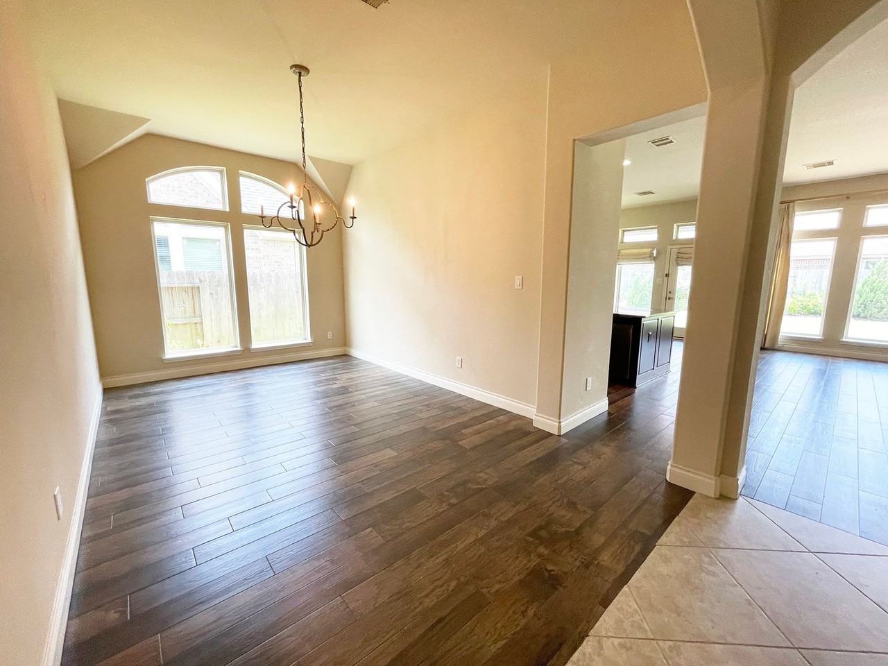 2302 Lost Bridge Ln - Photo 3 of 19