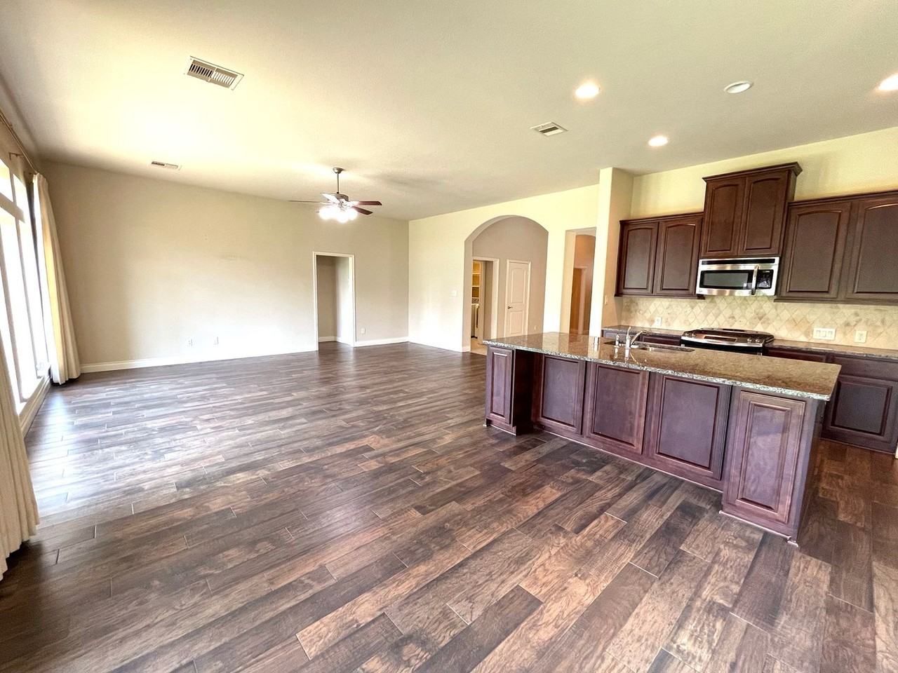 2302 Lost Bridge Ln - Photo 5 of 19