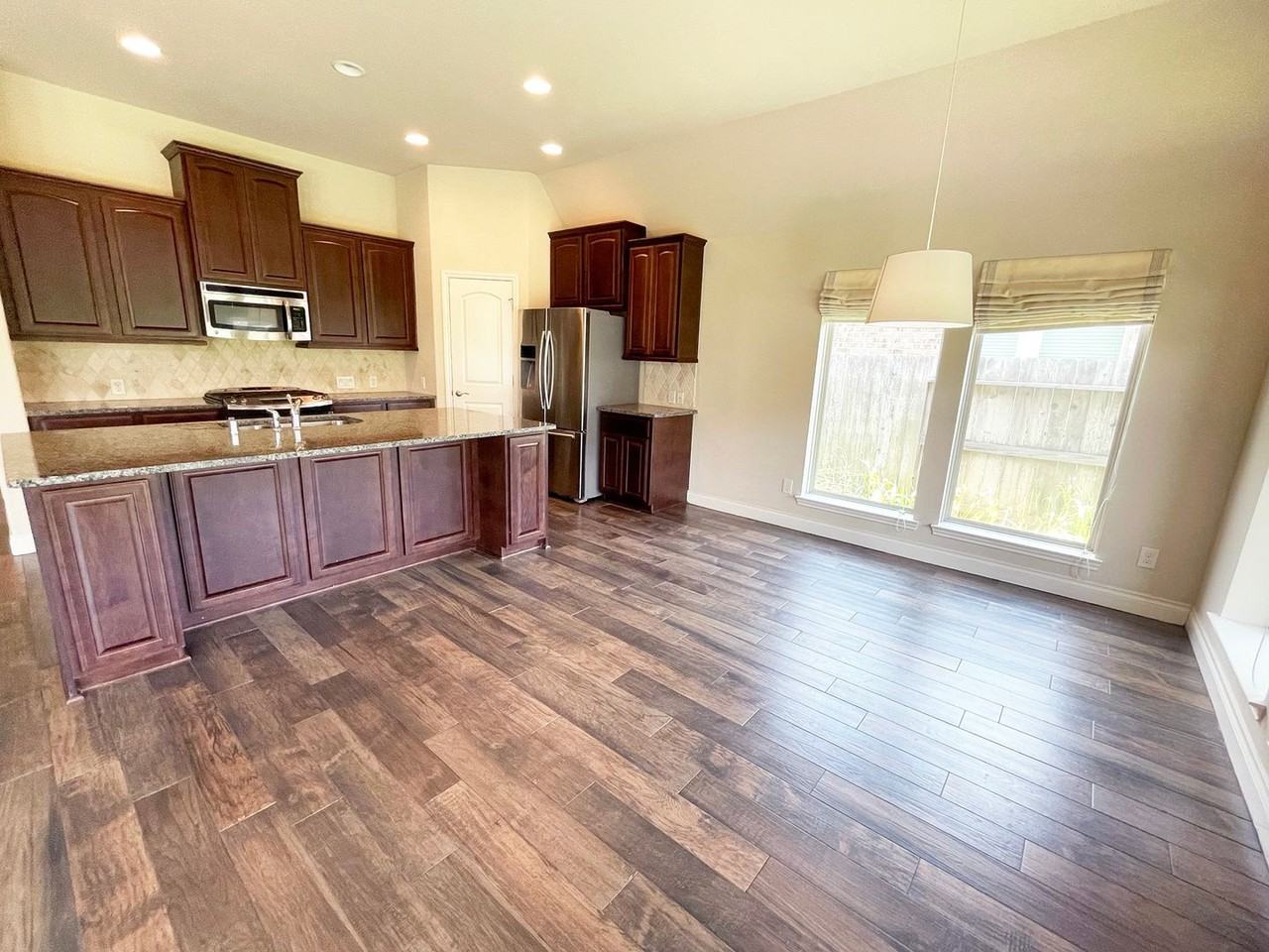 2302 Lost Bridge Ln - Photo 6 of 19