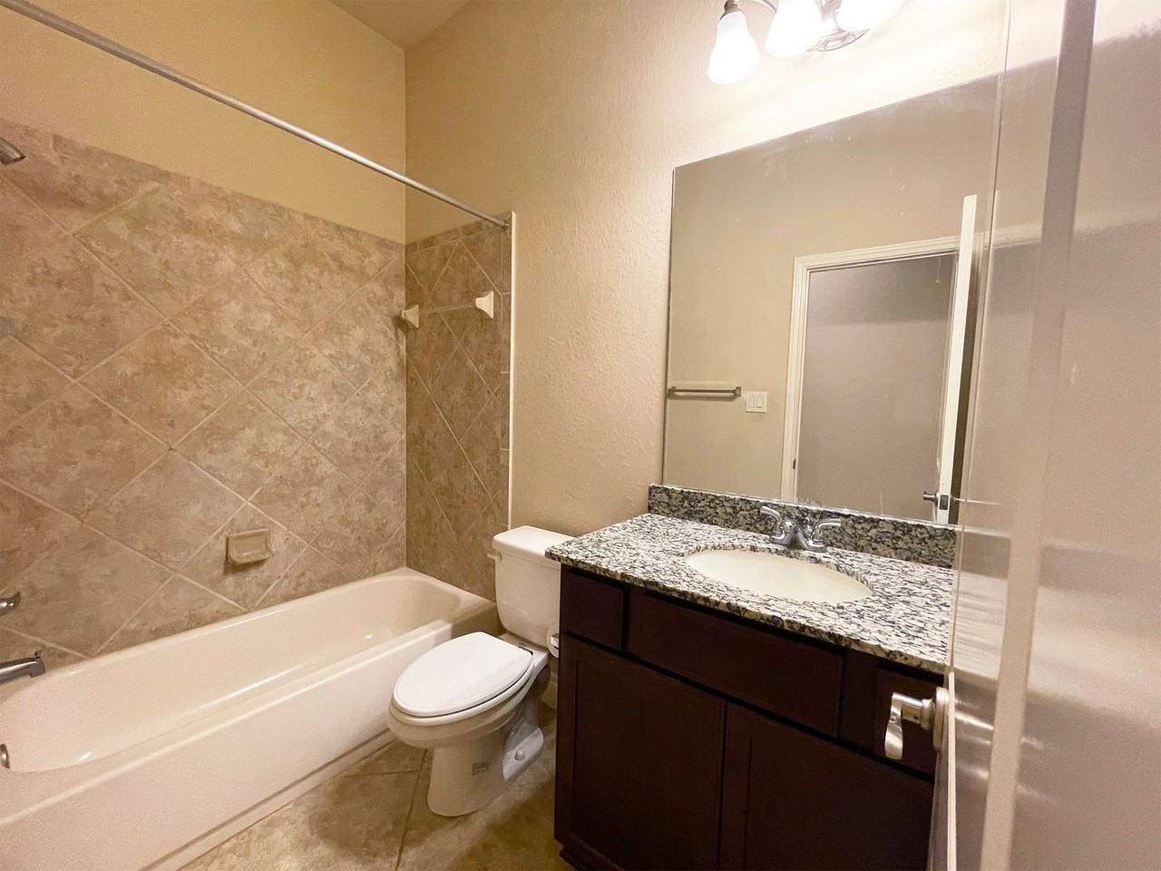 2302 Lost Bridge Ln - Photo 7 of 19