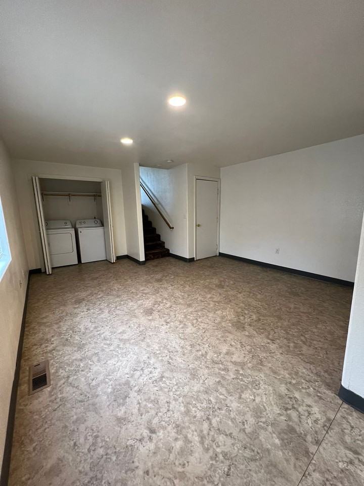326 Old Fort Rd - Photo 3 of 6
