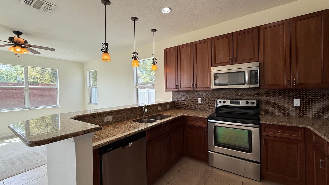 15812 Starlite St - Photo 5 of 43
