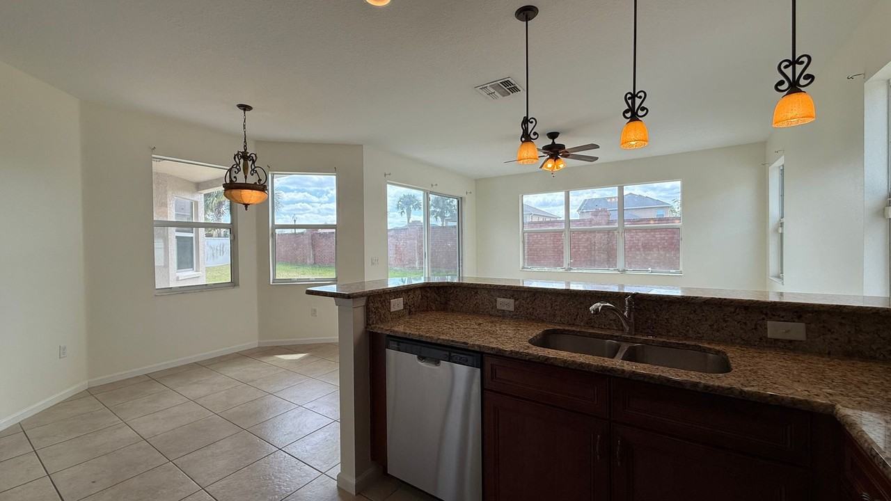 15812 Starlite St - Photo 7 of 43