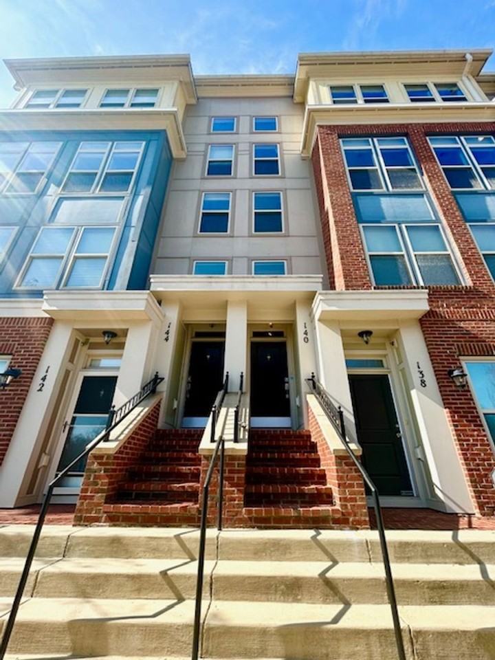 140 Copley Cir - Photo 2 of 36