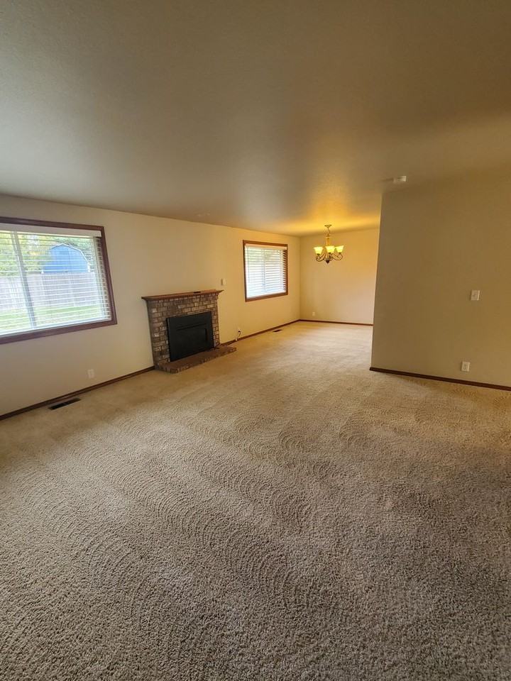 1010 207th Pl Se - Photo 3 of 22