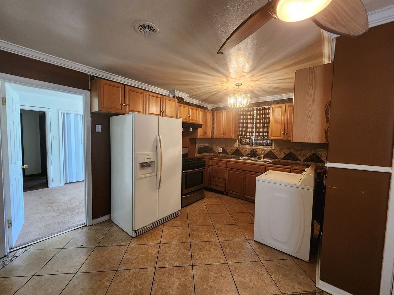 3837 Woodrow Ave - Photo 2 of 7