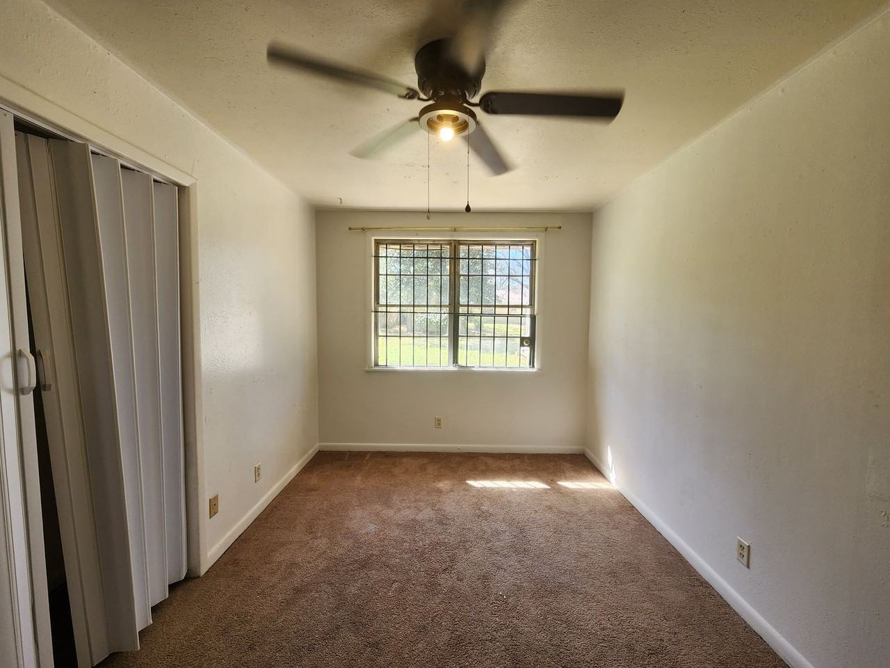 3837 Woodrow Ave - Photo 4 of 7