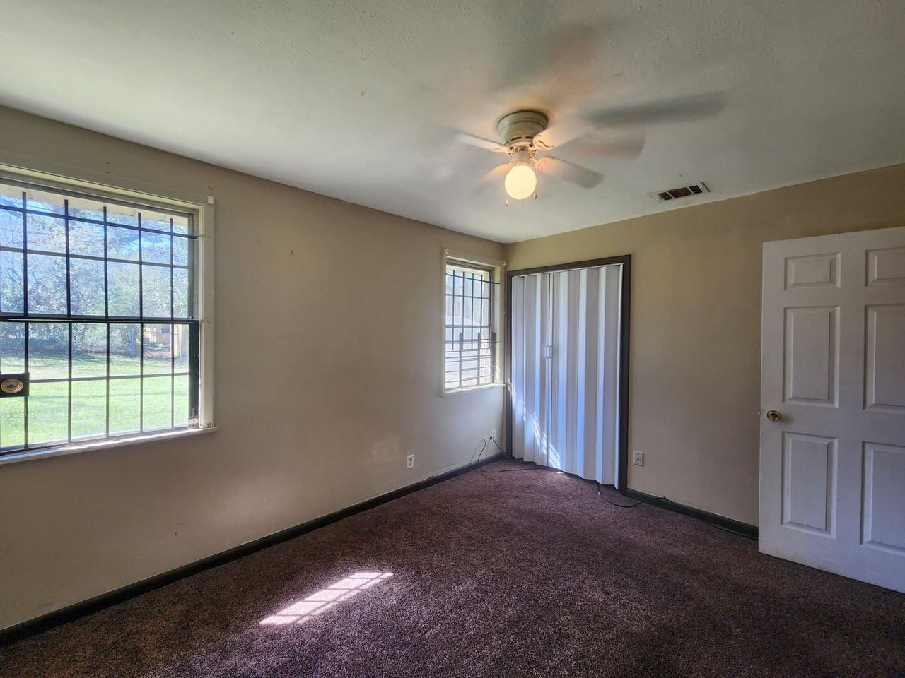 3837 Woodrow Ave - Photo 5 of 7
