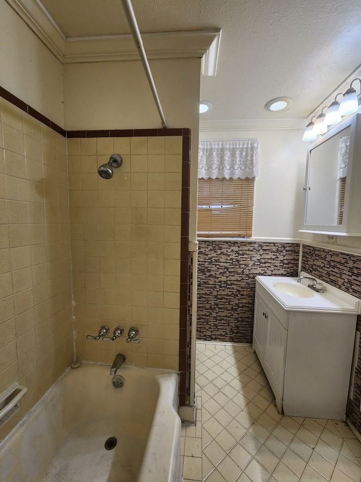 3837 Woodrow Ave - Photo 6 of 7