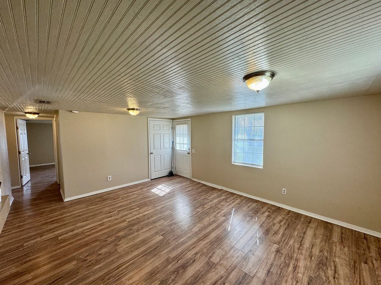 420 S Lillian St - Photo 3 of 16