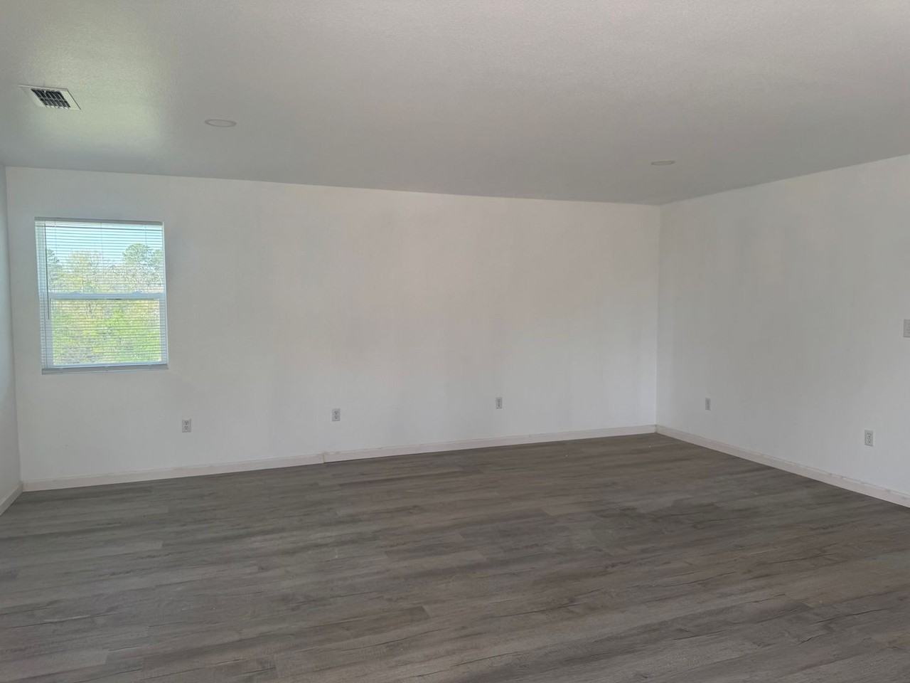 1195 N Lynn St - Photo 3 of 7