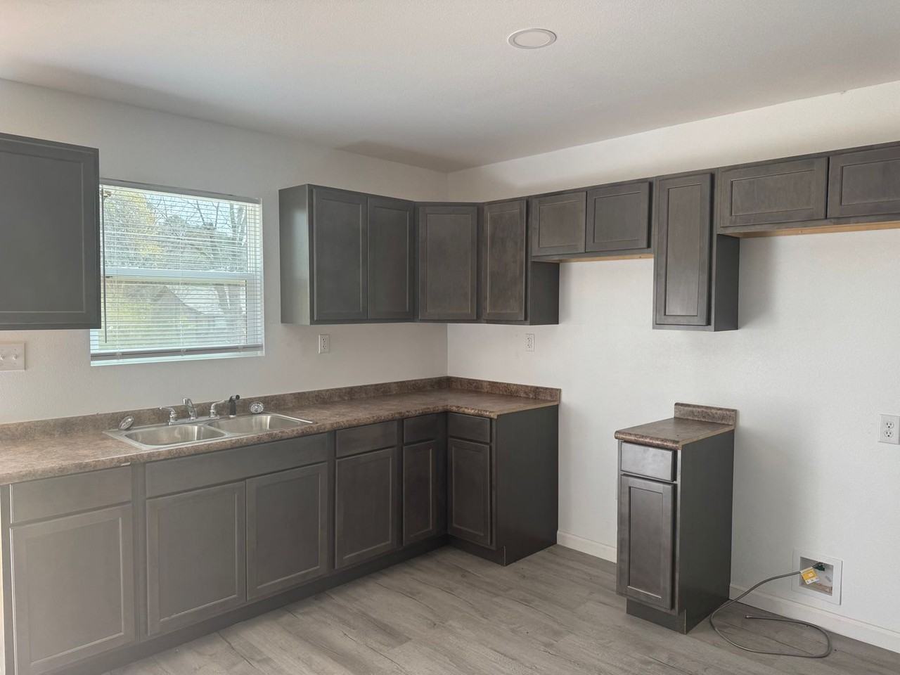1207 N Lynn St - Photo 2 of 8