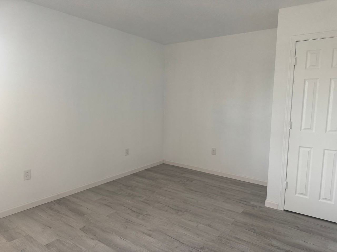 1207 N Lynn St - Photo 3 of 8