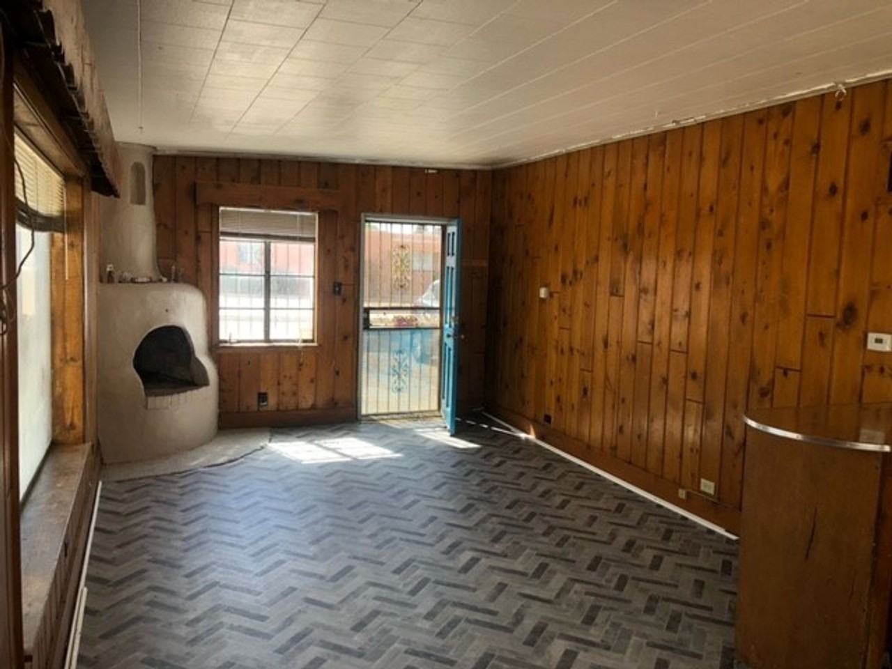 302 1/2 San Pablo St Ne - Photo 3 of 8