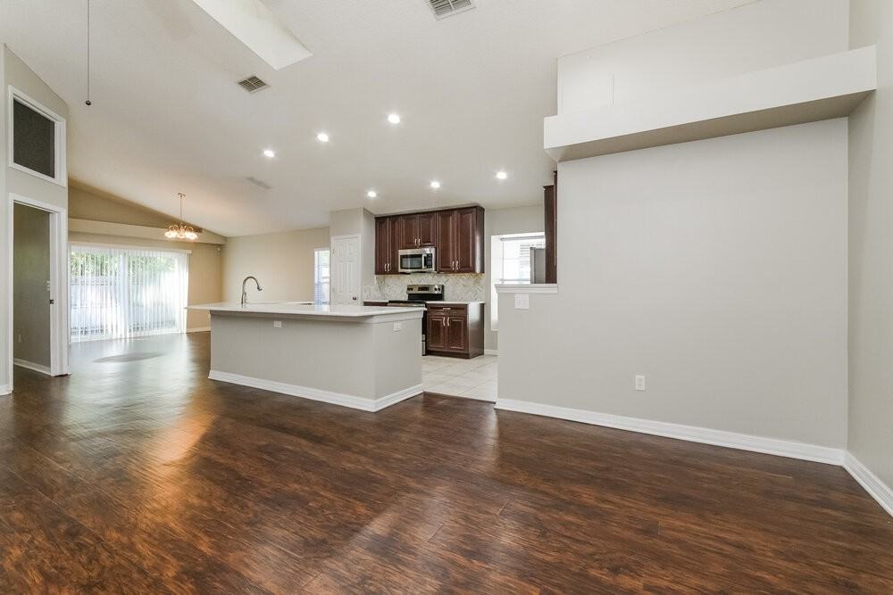 1598 Royal Oaks Dr - Photo 3 of 16