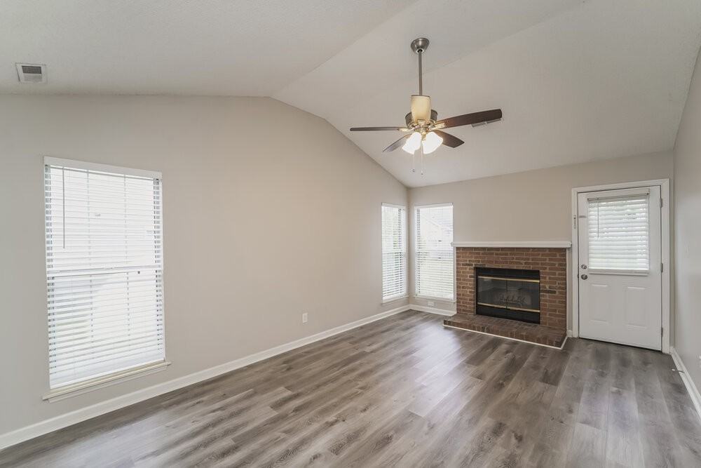 8908 Chesham Dr - Photo 4 of 16