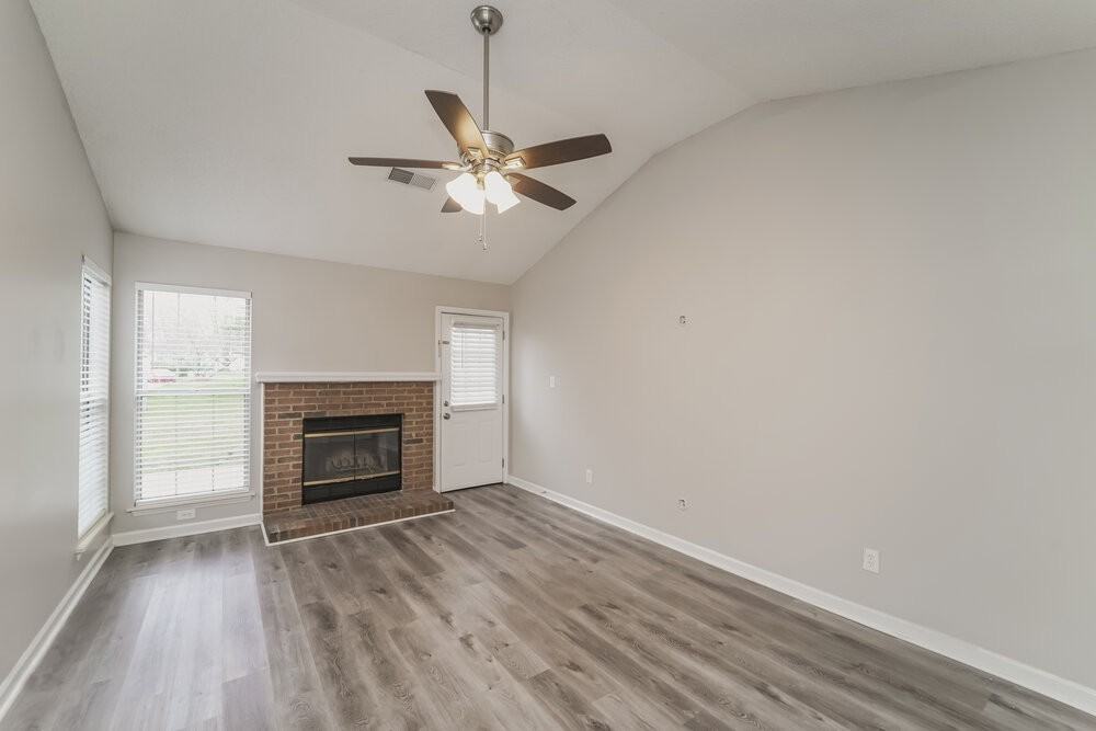 8908 Chesham Dr - Photo 5 of 16