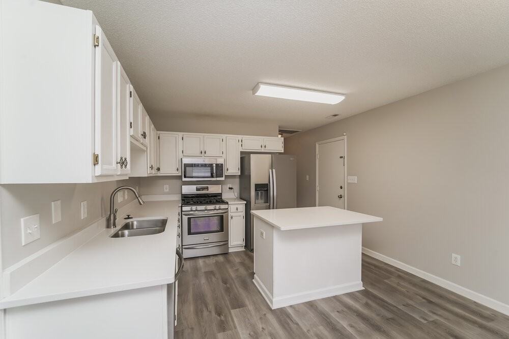8908 Chesham Dr - Photo 6 of 16
