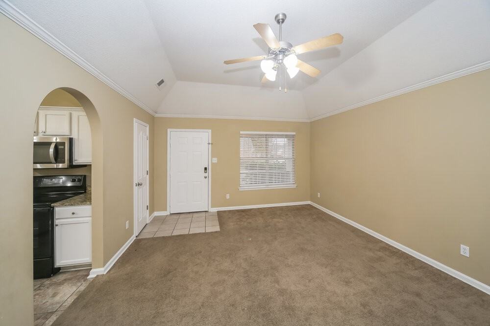 1067 Cross Meadow Rd - Photo 3 of 16