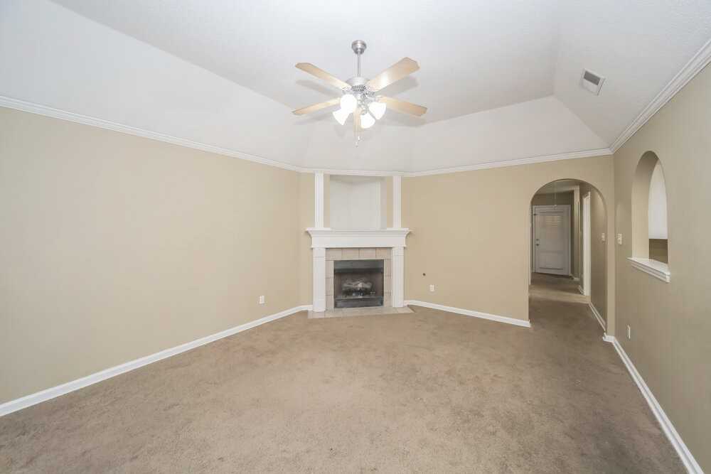 1067 Cross Meadow Rd - Photo 4 of 16