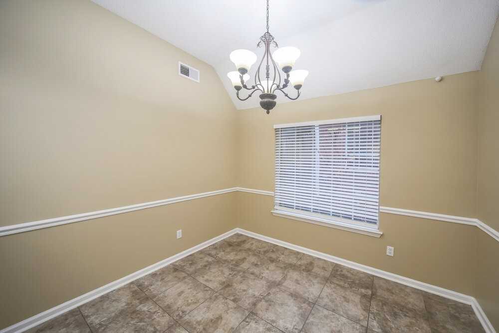 1067 Cross Meadow Rd - Photo 5 of 16