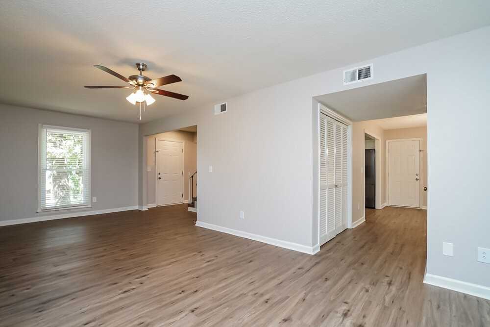 104 Windward Dr - Photo 4 of 17