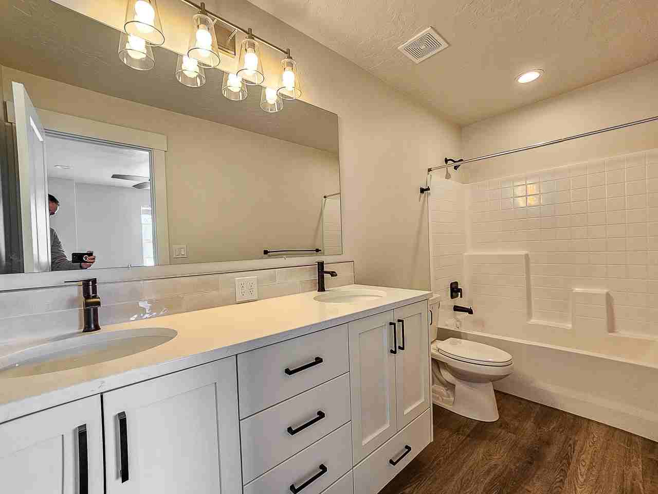 203 E Elm St #B - Photo 6 of 10