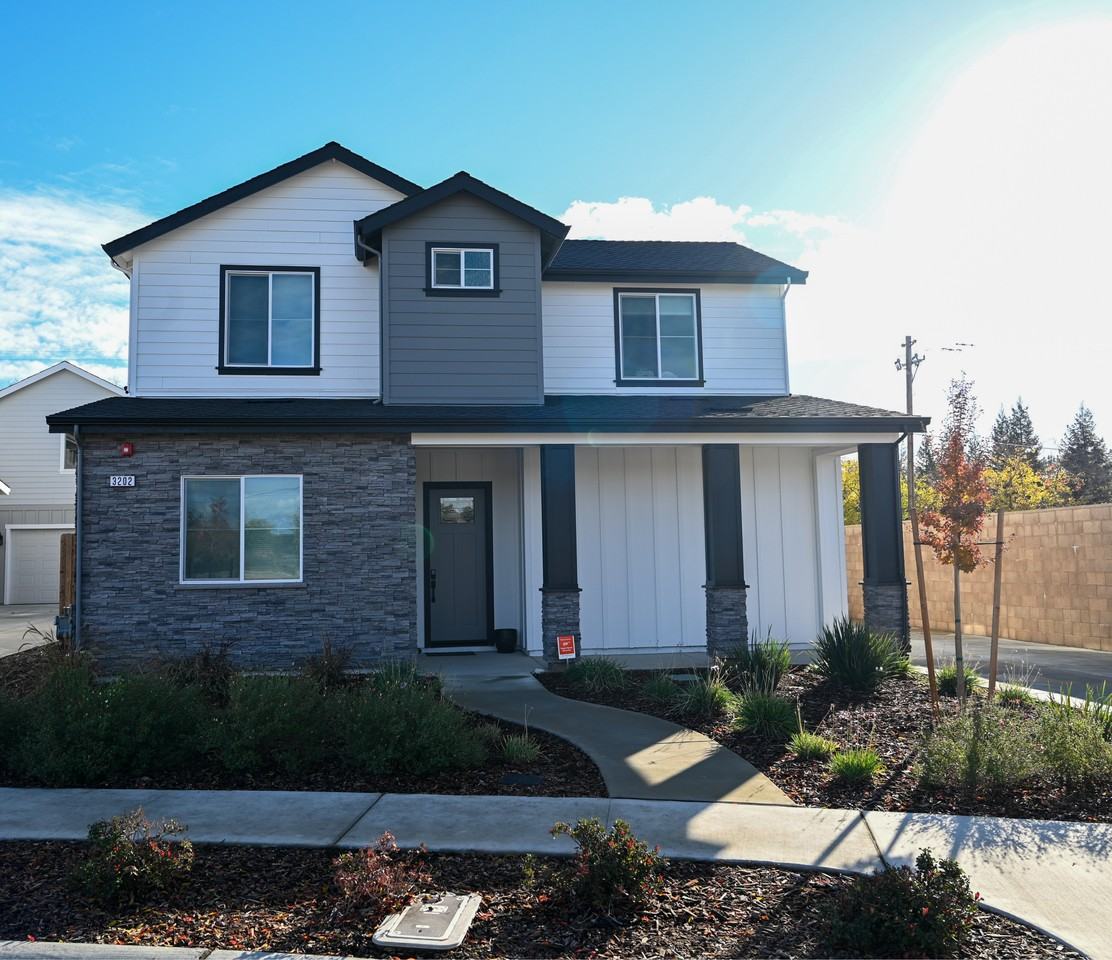 3202 Taylor Village Dr - Photo 2 of 10